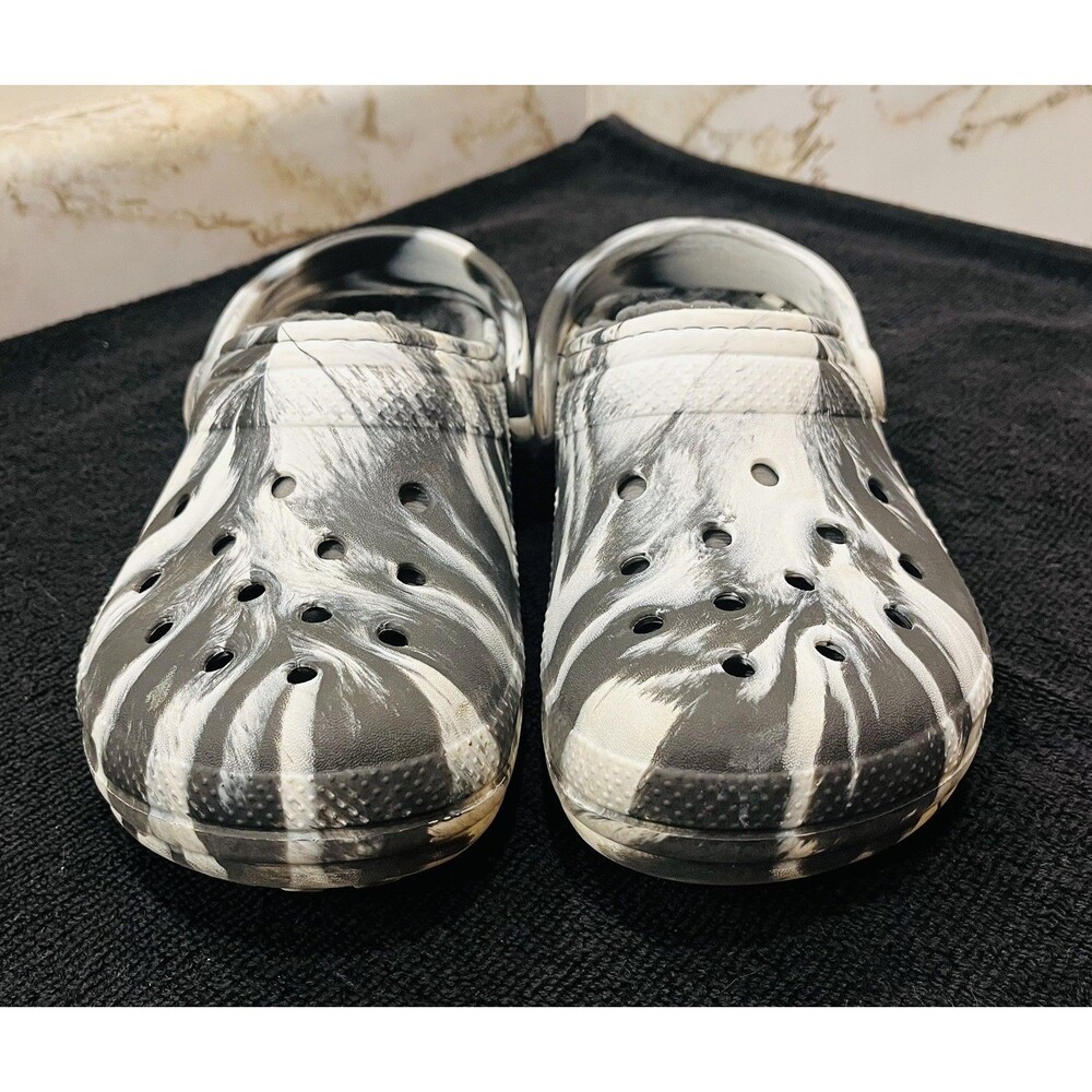 Crocs Women’s Size 6 M Classic Lined Clogs Black Gray White Marbled Fleece